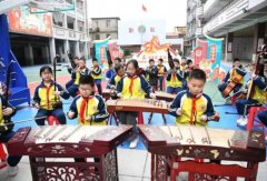 融合中国传统诗词文化和科技前沿教育点燃孩子们的开学第一课