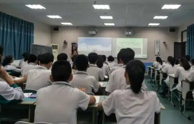 家长与周边居民暴露出教育规划与城市发展顶层设计衔接的短板